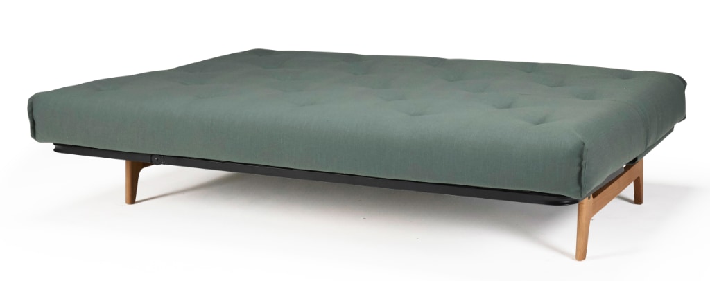 Aslak bäddsoffa 140, klädd i tyg 518 Elegance Green, som säng