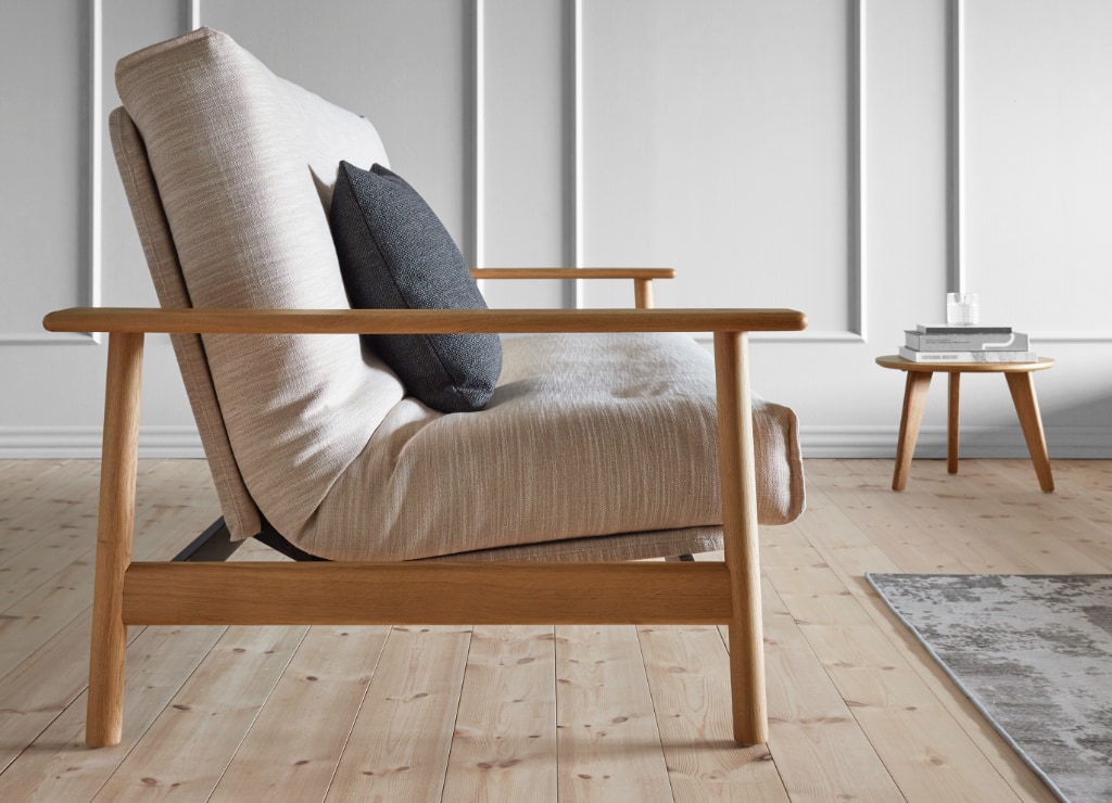 Balder bäddsoffa, klädd i tyg 612 Blida Sand Grey, som soffa sedd från sidan