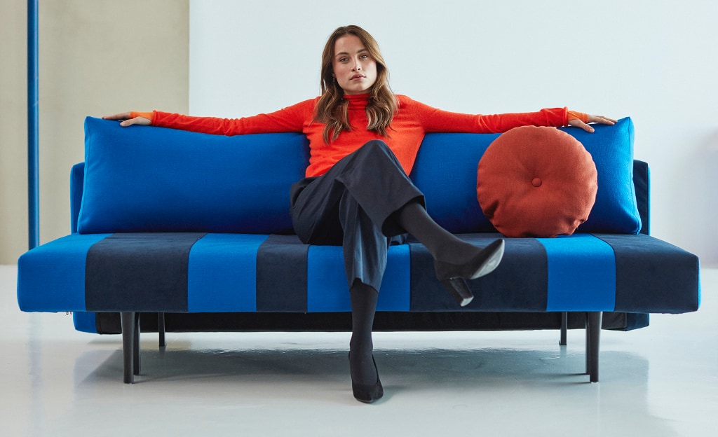 Conlix bäddsoffa, klädd i tyg Patchwork Blue, som soffa