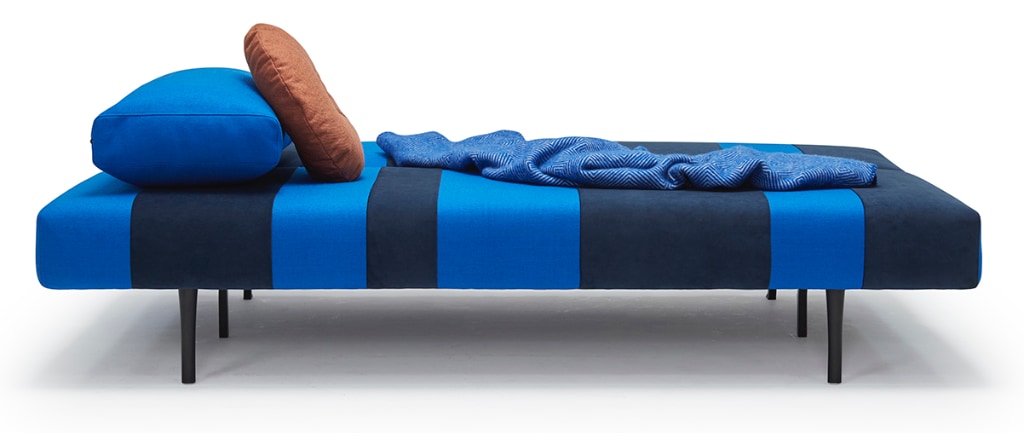 Conlix bäddsoffa, klädd i tyg Patchwork Blue, som säng
