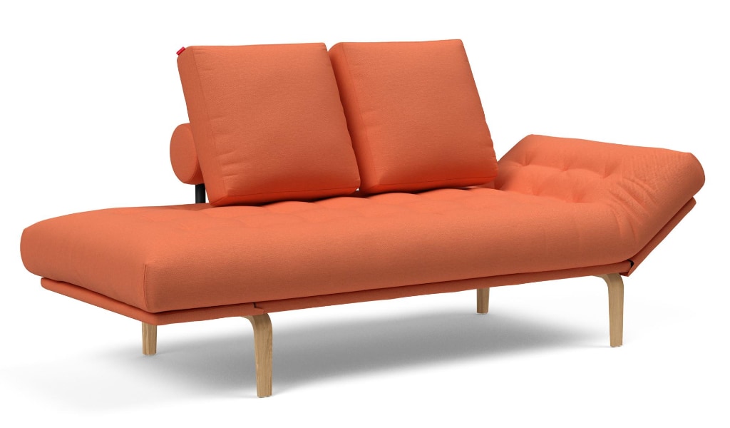 Rollo bäddsoffa med Bow ben, klädd i tyg 581 Argus Rust, som schäslong med höjd ände