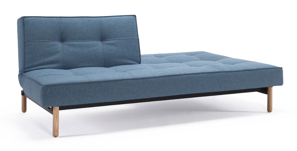 Splitback bäddsoffa, klädd i tyg 525 Mixed Dance Light Blue, med Stem Light Wood ben