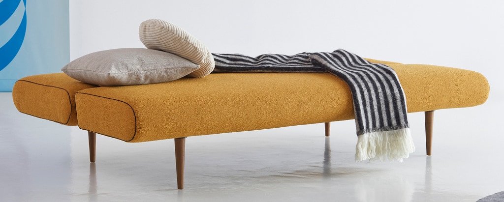 Unfurl bäddsoffa, klädd i tyg 536 Bouclé Ochre, som säng