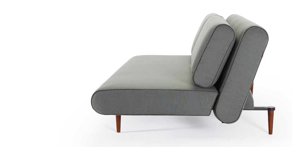 Unfurl bäddsoffa, klädd i tyg 518 Elegance Green, som soffa sedd från sidan