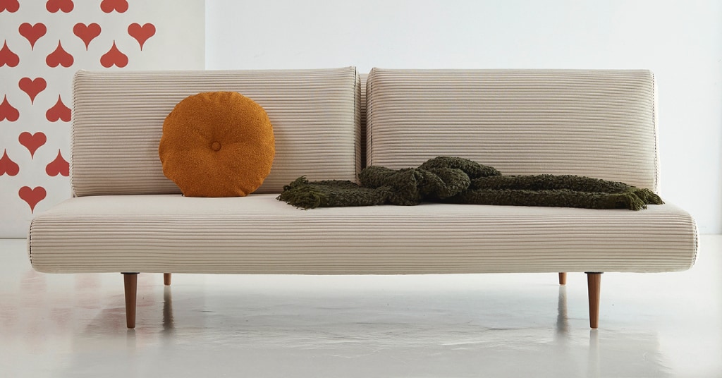 Unfurl Lounger bäddsoffa, klädd i tyg 594 Corduroy Ivory, som soffa sedd rakt framifrån